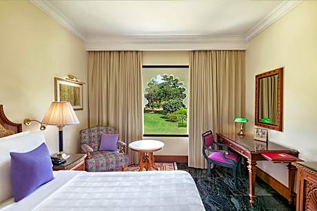 Deluxe Aravalli View Room Twin Beds