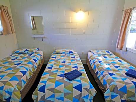 One-Bedroom Cabin with Kitchen and Shared Bathroom