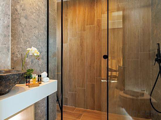 Soho SeaFront Suites