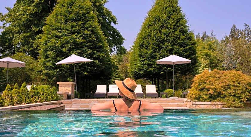 Lucknam Park, Emblems Collection