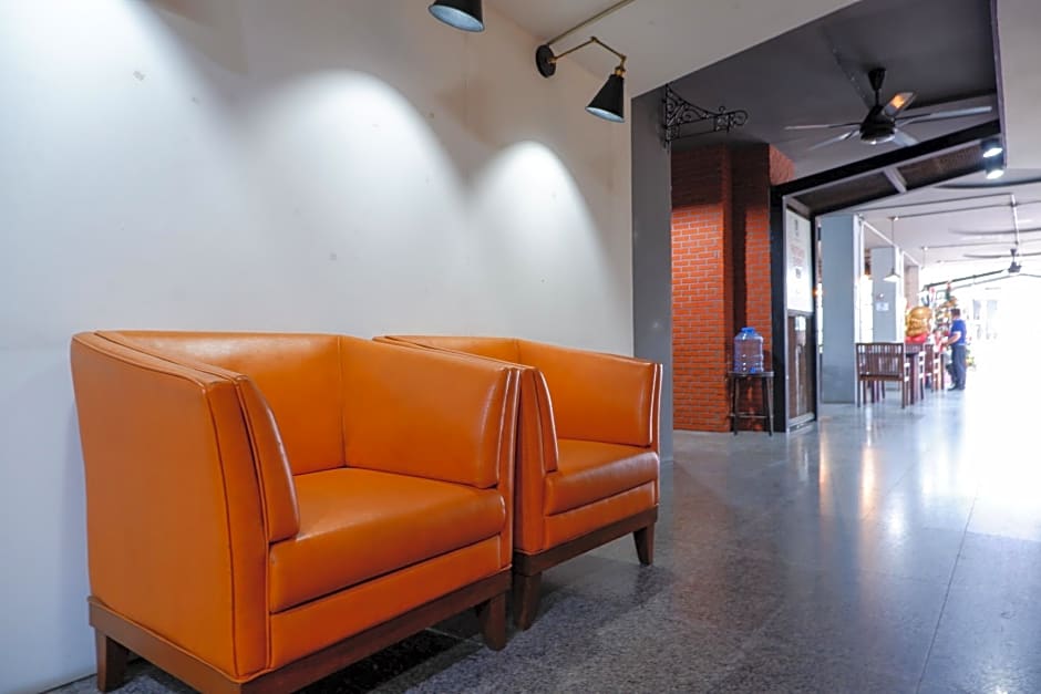 18 Coins Cafe & Hostel