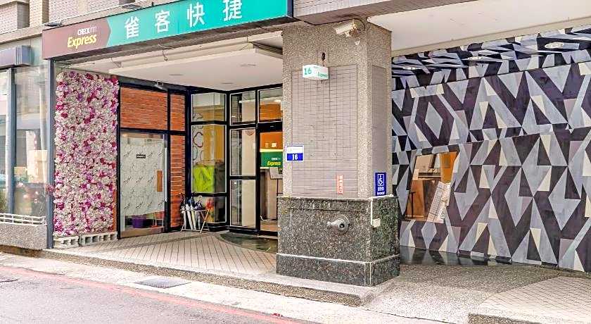 CHECK inn Express Taichung Fengchia