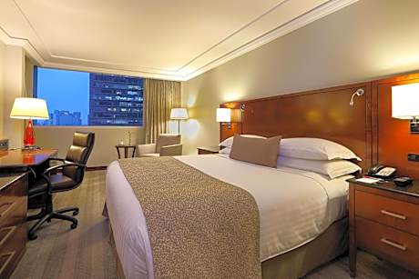 Executive lounge access, 1 King, Corner room