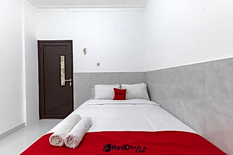 RedDoorz @ Kedawung Aurel Cirebon