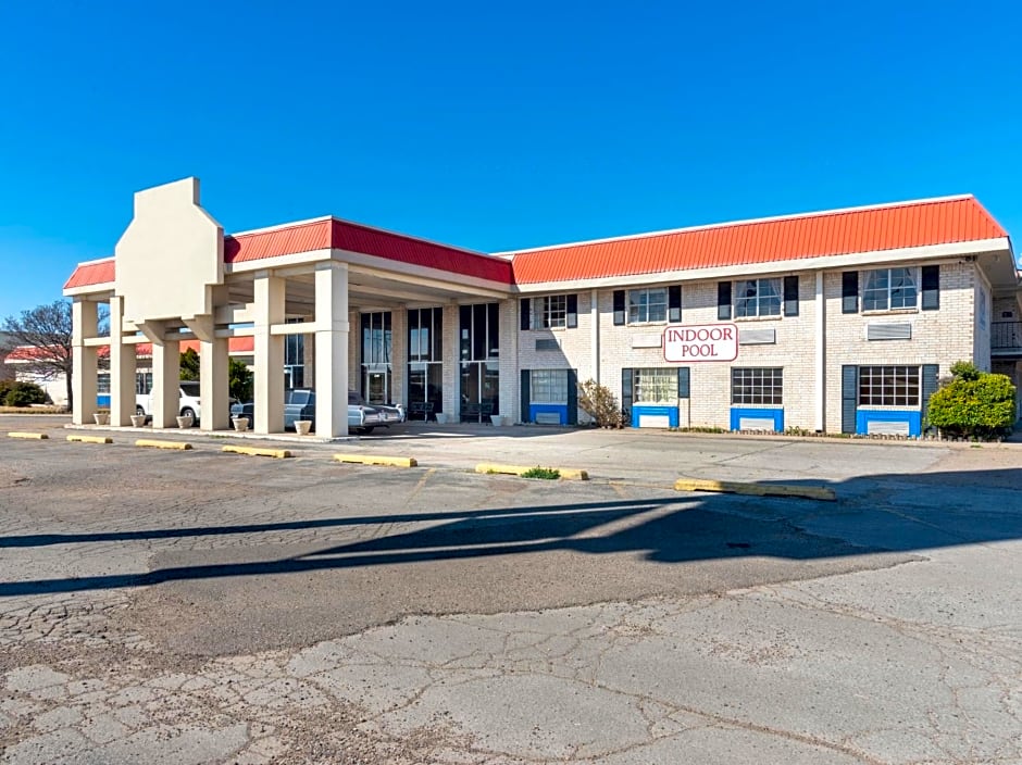 Rest Inn - Extended Stay, I-40 Airport, Wedding & Event Center