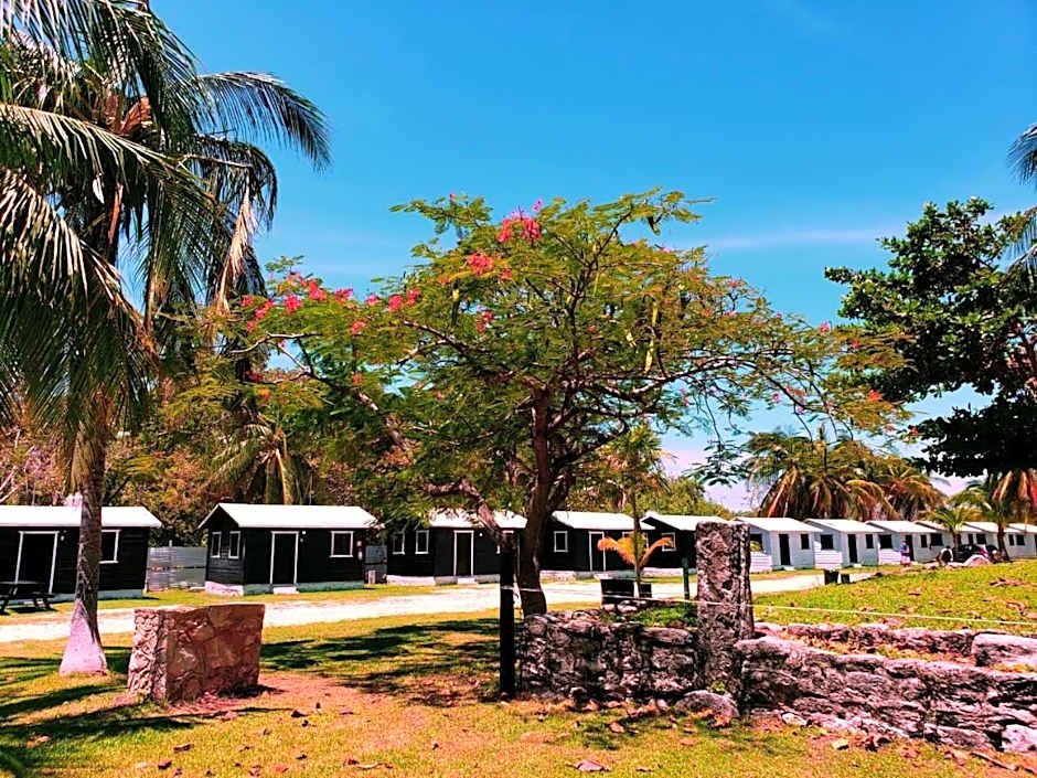 Trailerpark & Cabañas Mecoloco Inn Caravan Park – Cancun, TX