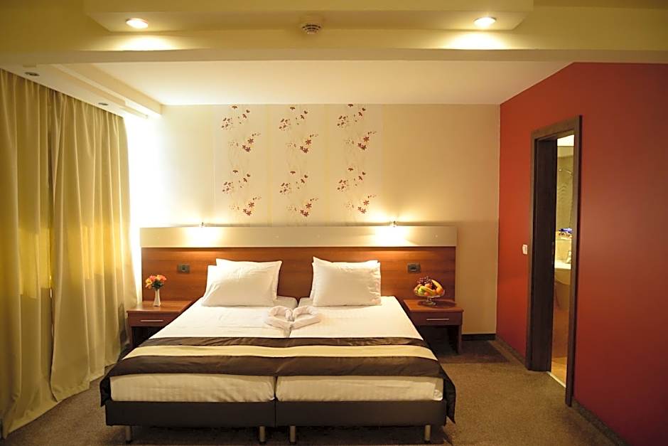 Hotel Forum - Free Parking for cars