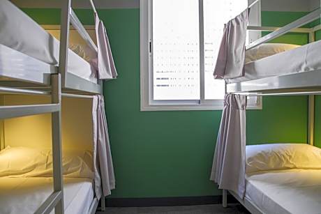 Bed in 8-Bed Mixed Dormitory Room with Private Bathroom
