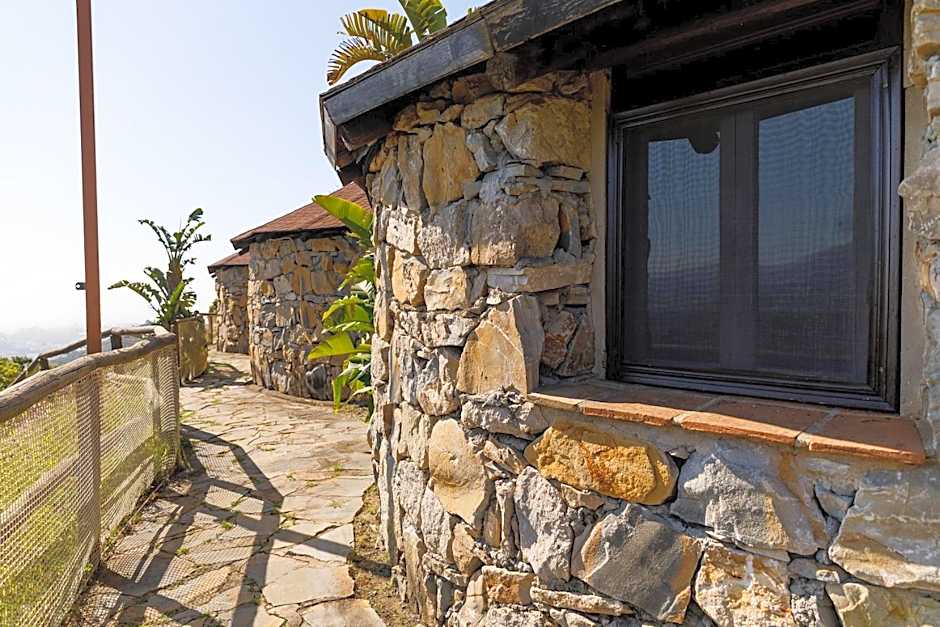 Hotel Selwo Lodge - Animal Park Tickets Included