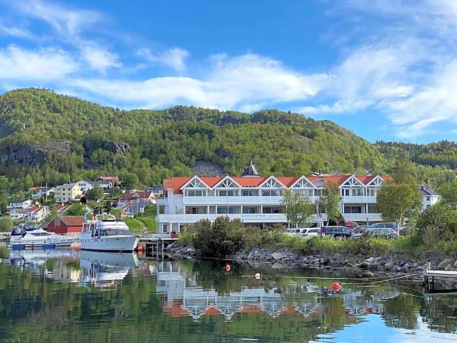 Sunde Fjord Hotel, free and easy parking