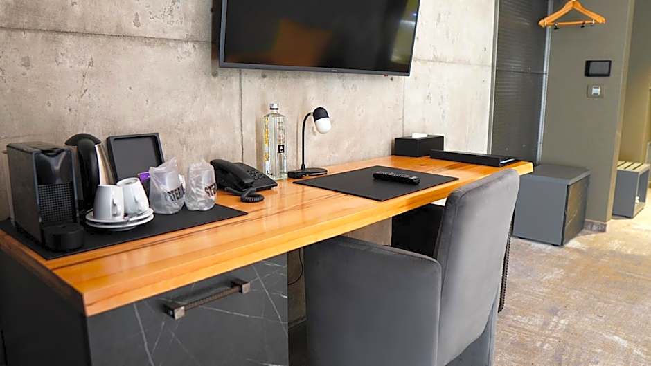 Aniroc Signature Hotel