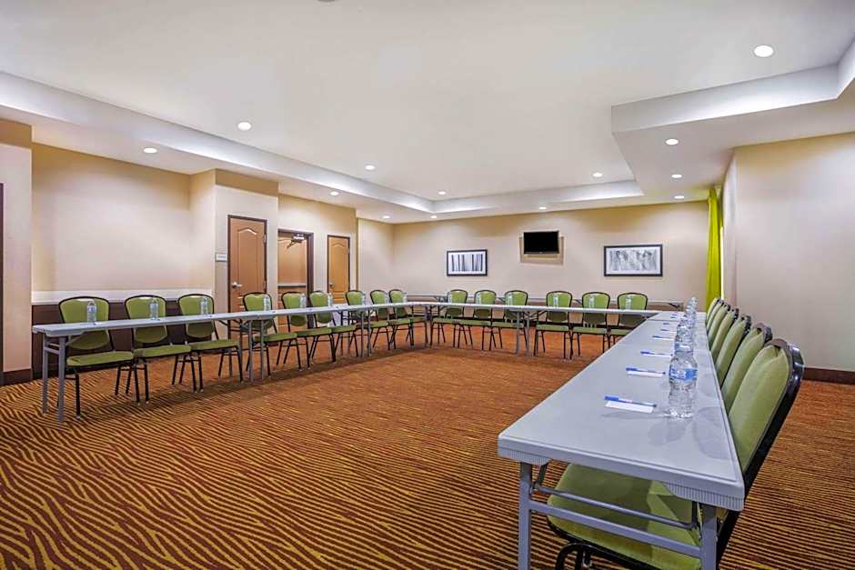 La Quinta Inn & Suites by Wyndham Beeville