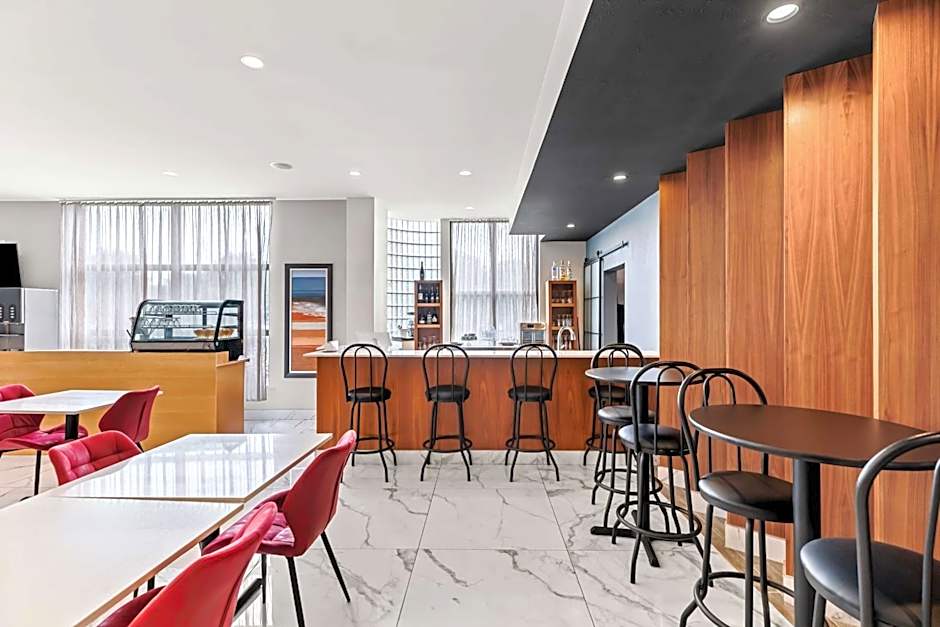 Best Western Plus Montreal East