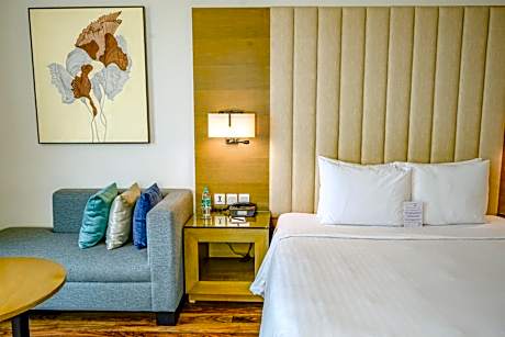 Club King Room – Breakfast, Club Lounge Access,  15% Discount on Food and Beverages, Wi-Fi