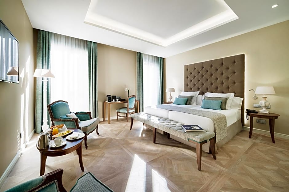 Lamaro Hotel