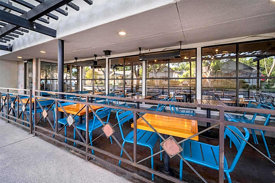 Best Western Plus Palm Court Hotel