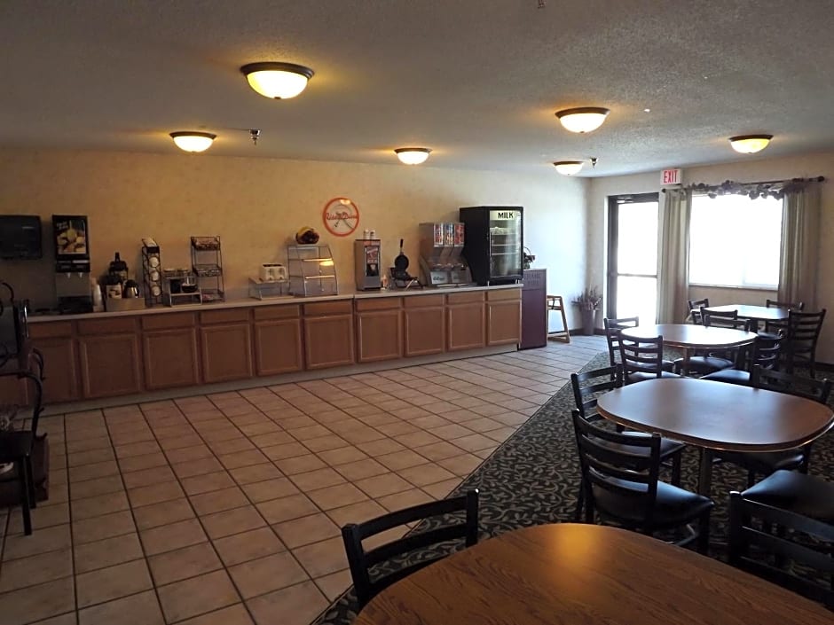 Howard Johnson by Wyndham Oacoma Hotel & Suites