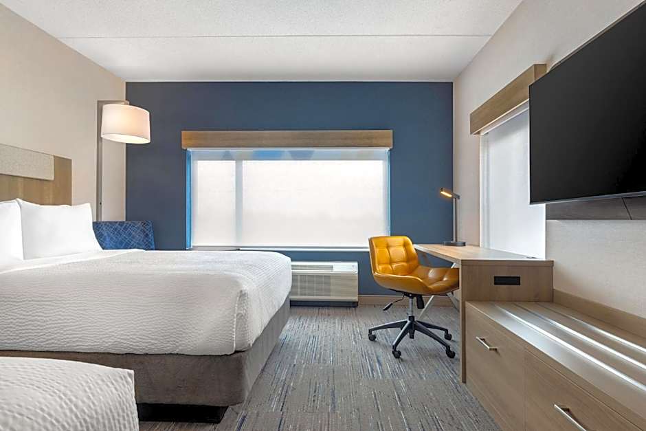Holiday Inn Express And Suites St.Thomas. By IHG