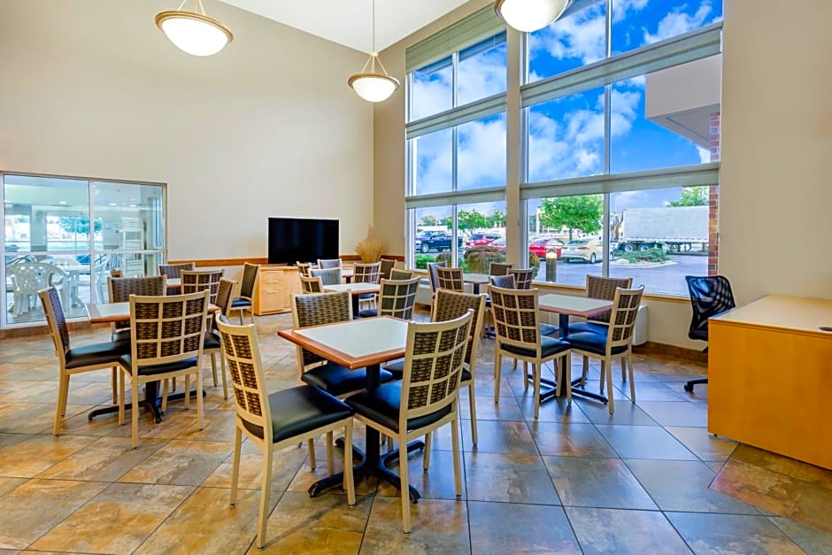 Super 8 by Wyndham Madison South