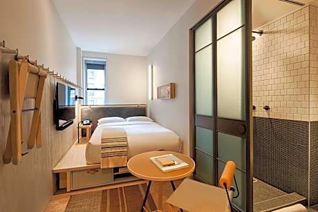 1 Double, Guest room, 1 Double (Mobility and Hearing Accessible w/Roll-in Shower)