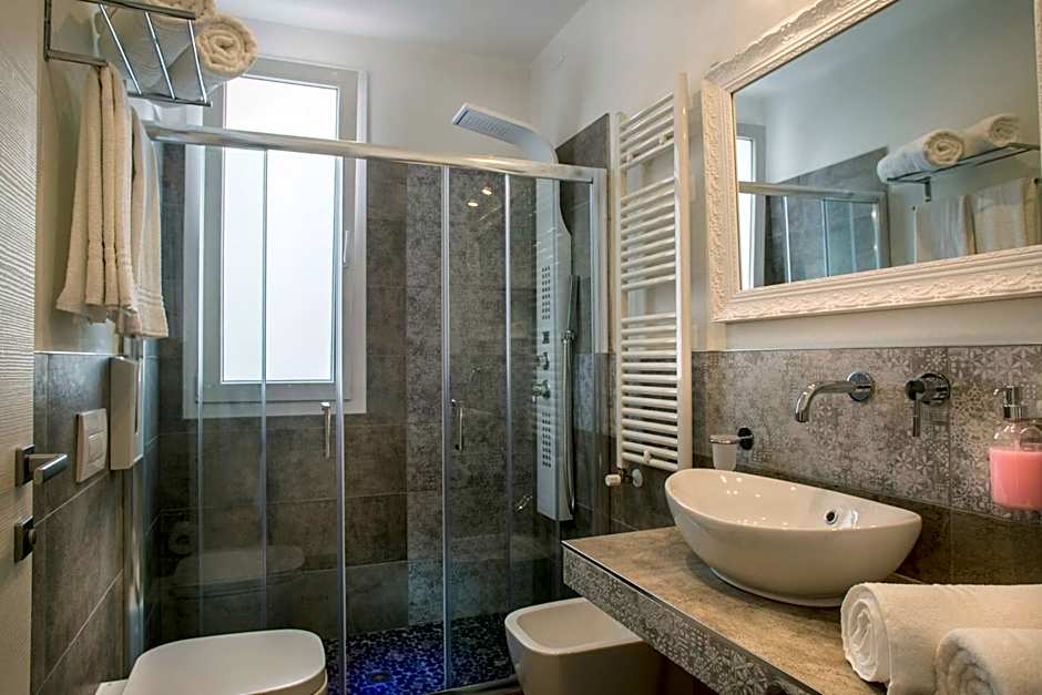 White Suite & Apartments