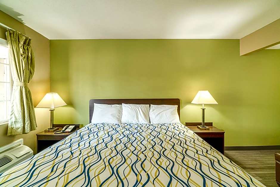 Deluxe Inn & Suites By OYO Miami OK