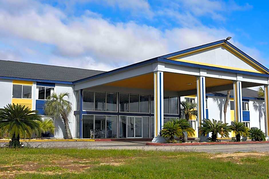 Super 8 by Wyndham Biloxi