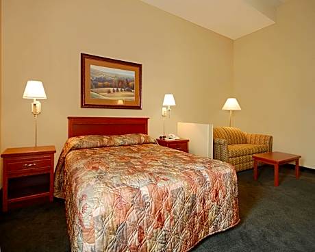 Queen Suite - Accessible/Non-Smoking