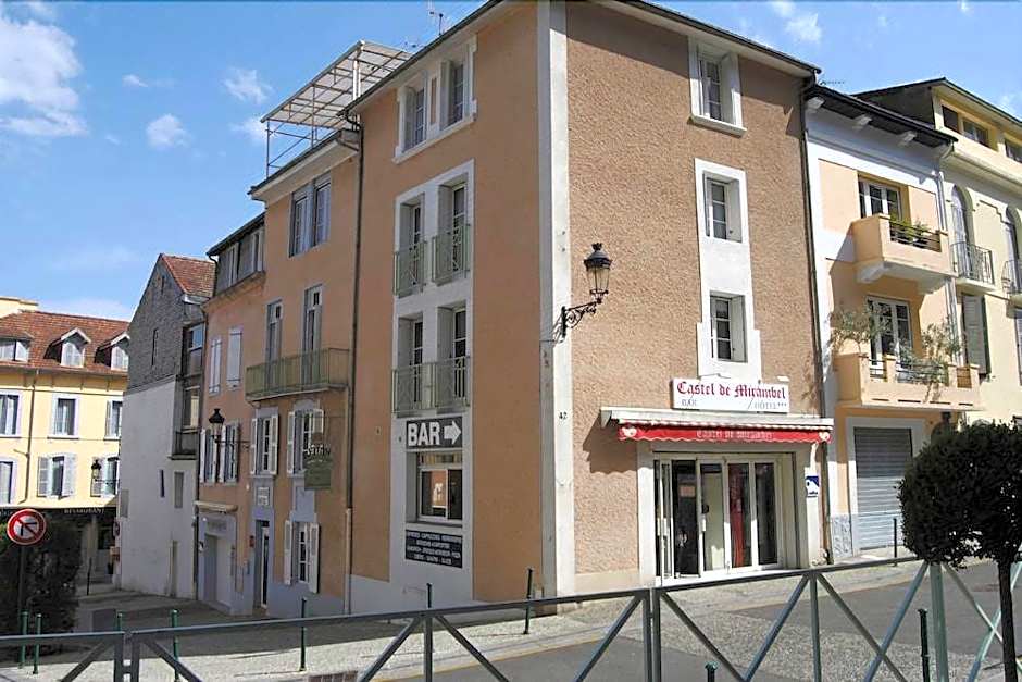 Logis Hotel Castel de Mirambel