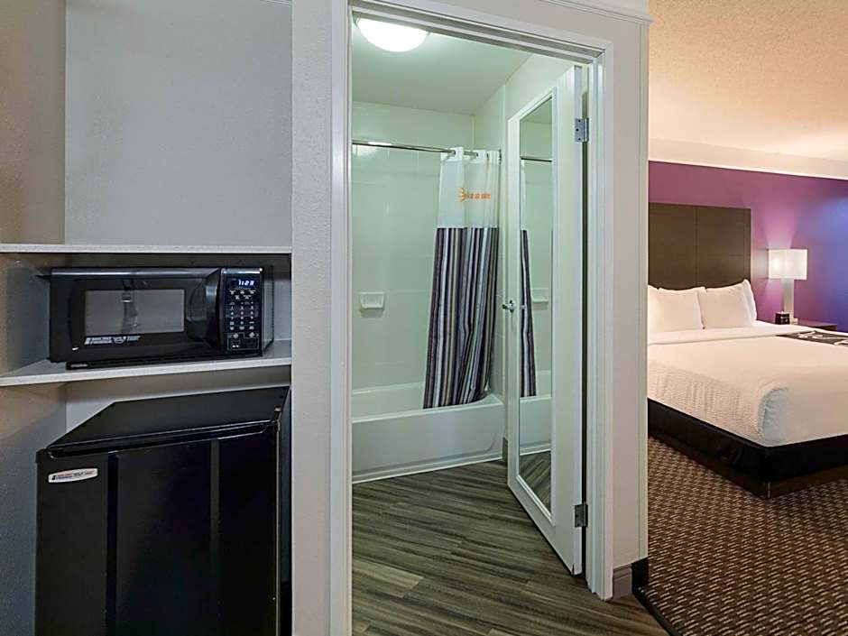 La Quinta Inn & Suites by Wyndham Austin Round Rock