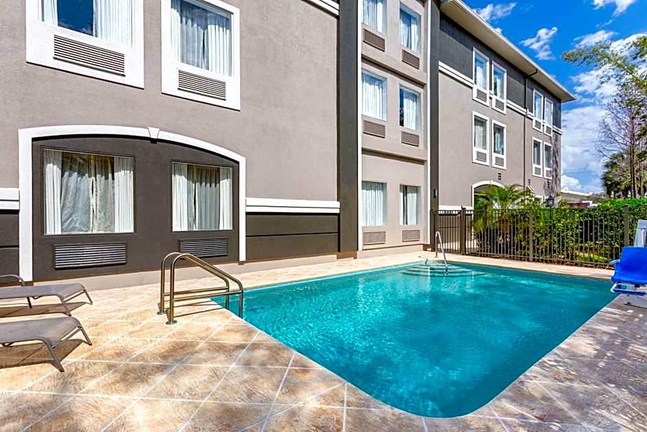 La Quinta Inn & Suites by Wyndham Tampa South