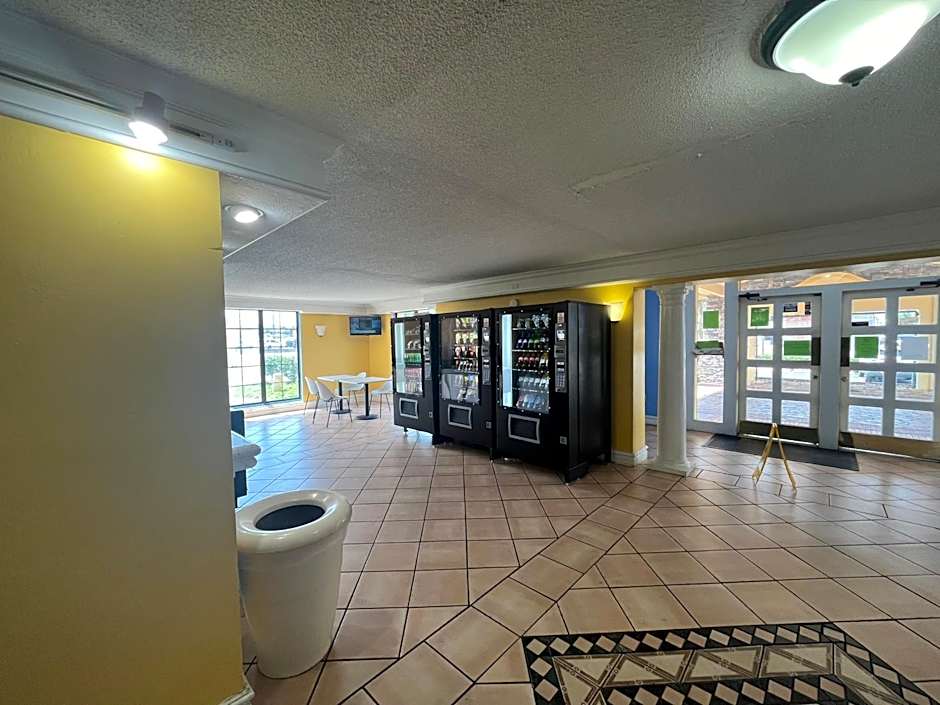 Studio 6 Huntsville, AL University Drive