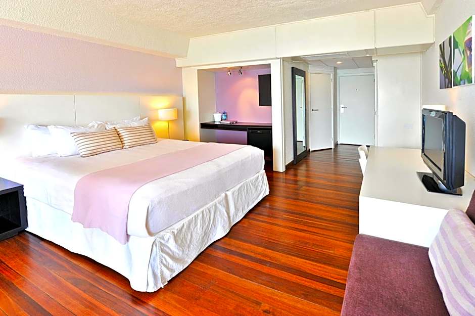 Holland House Beach Hotel