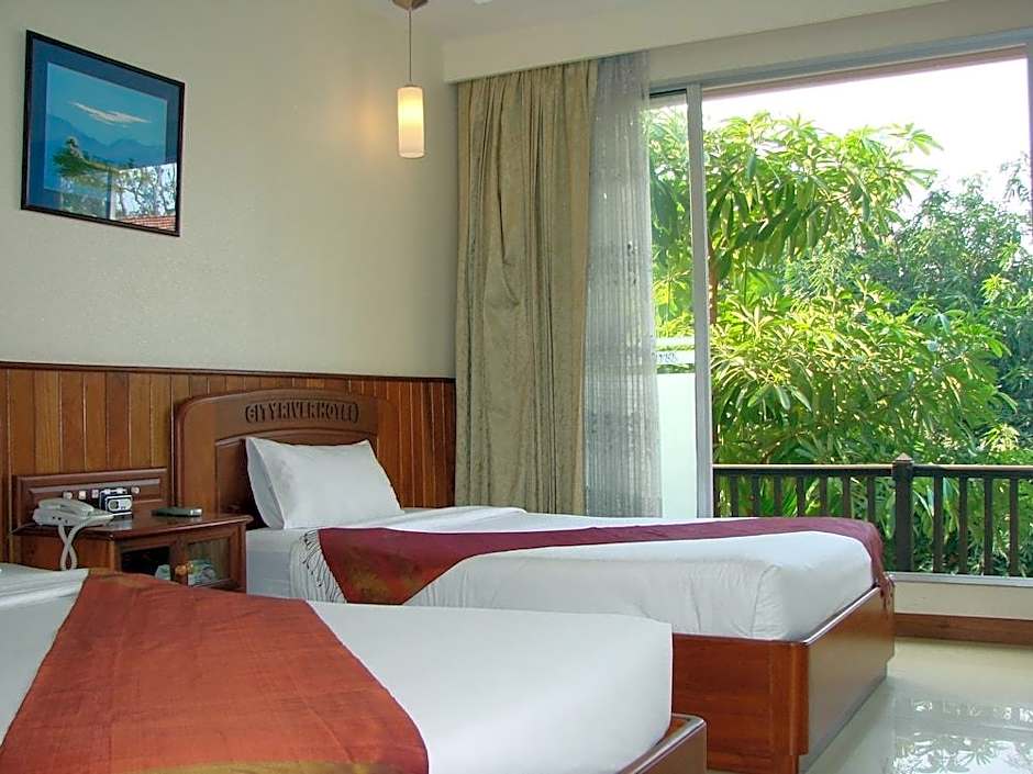 City River Hotel