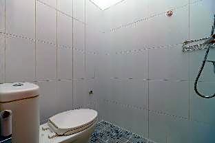 RedDoorz near Kejaksan Station Cirebon 2