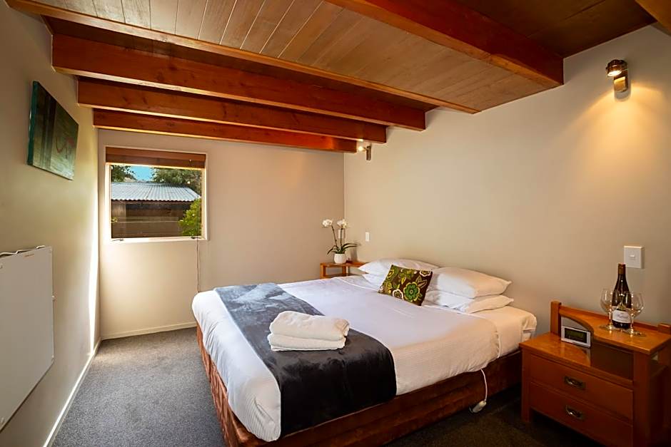 Cranbury Court Apartments