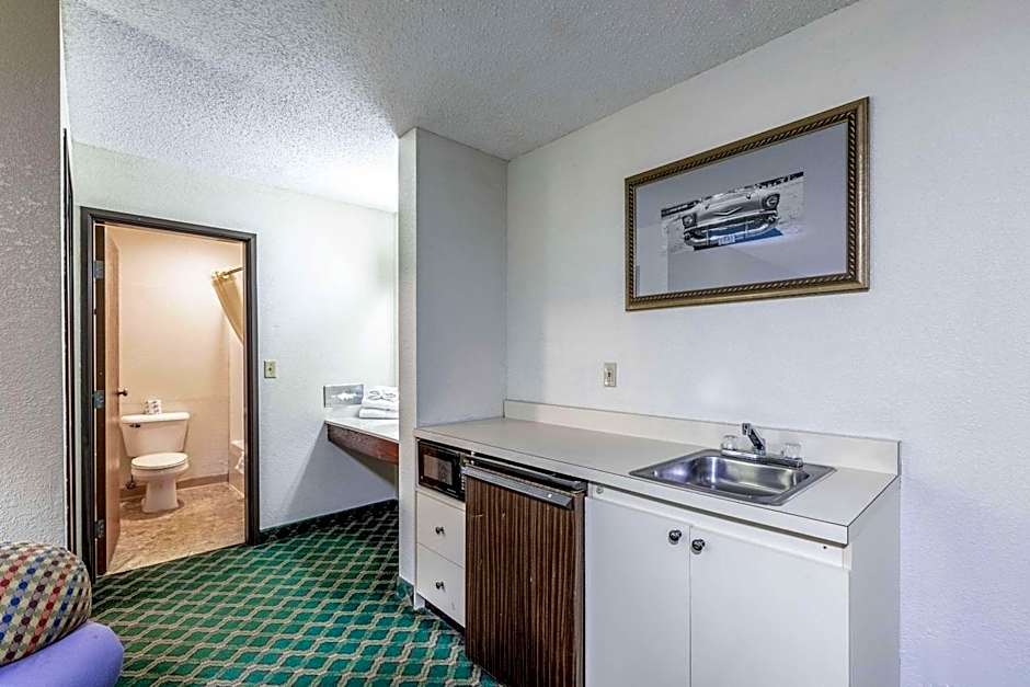 Econo Lodge Inn & Suites Auburn