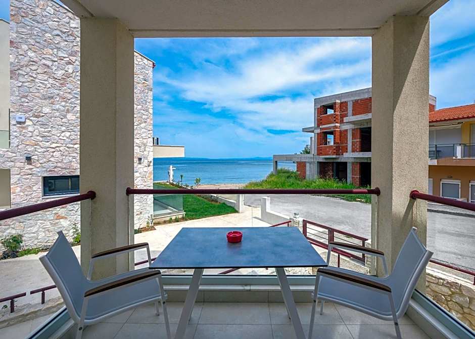Elpiniki Luxury Rooms