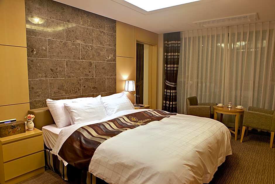 Photo 1 of 4 of Junior Suite