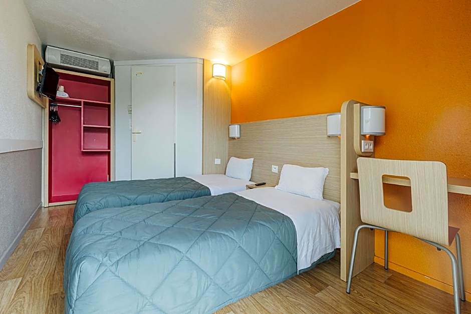 Photo 1 of 14 of Standard 2 Twin Beds