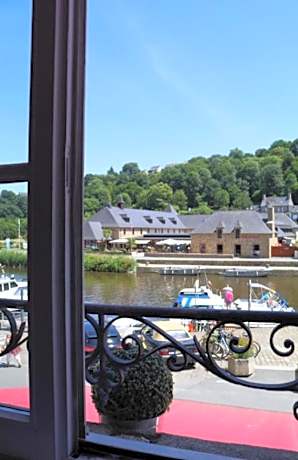 Deluxe Room (2 Adults + 1 Child)