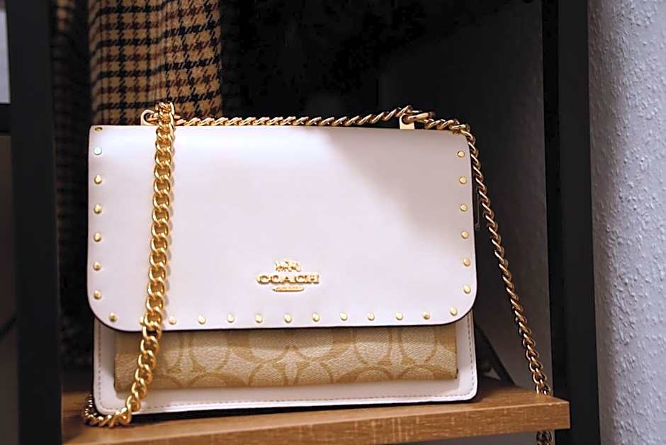 Hotel Residenz Luxury - Outletcity - Parken - Klima - 24h Check-In