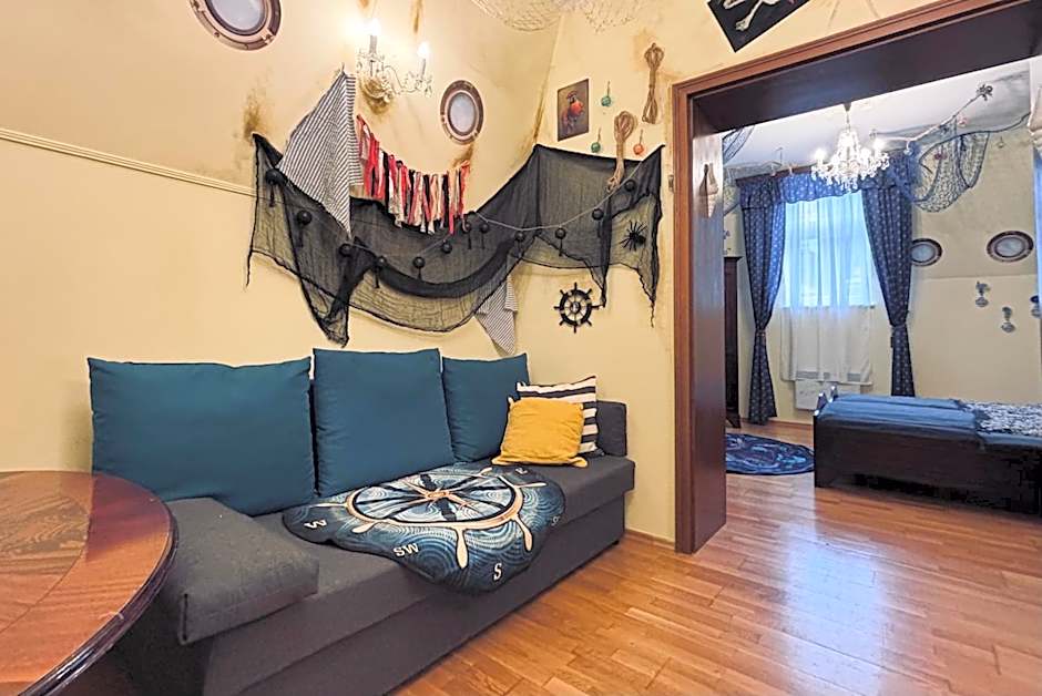 Pirate Family, Theme Room, Free Parking