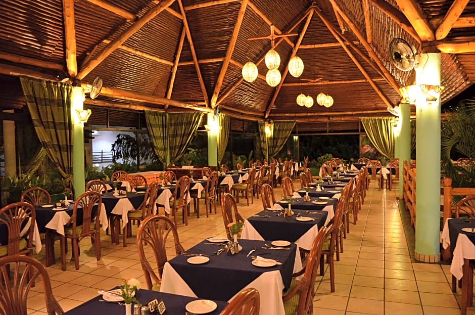 Travellers Beach Hotel & Club