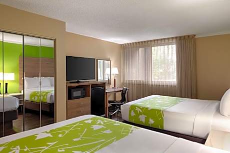 Queen Room with Two Queen Beds - Disability Access