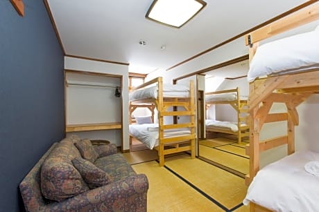Bunk Bed in 8-Bed Mixed Dormitory Room with Tatami Floor - Ramat Lodge