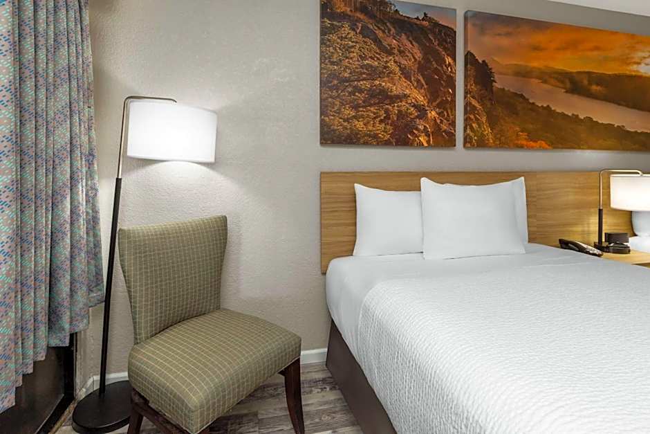 Days Inn by Wyndham Branson Ozarks