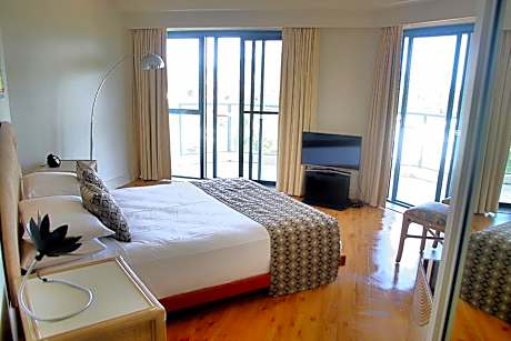 Sea View Two Bedroom Apartment (Free WIFI access)