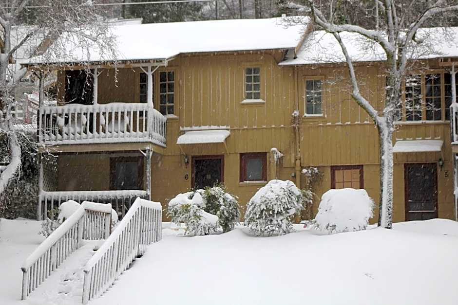 The Evening Shade River Lodge and Cabins