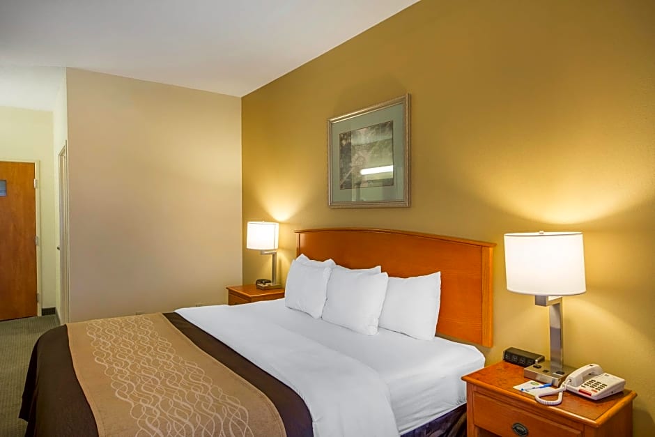 Quality Inn & Suites MidAmerica Industrial Park Area